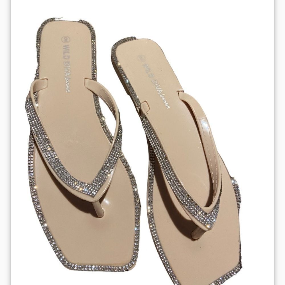 Wild diva lounge rhinestone accreted slides size 9